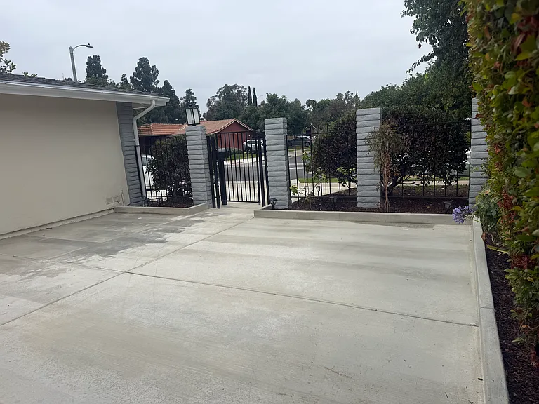 1920 E Kirkwood Ave — Photo 3
