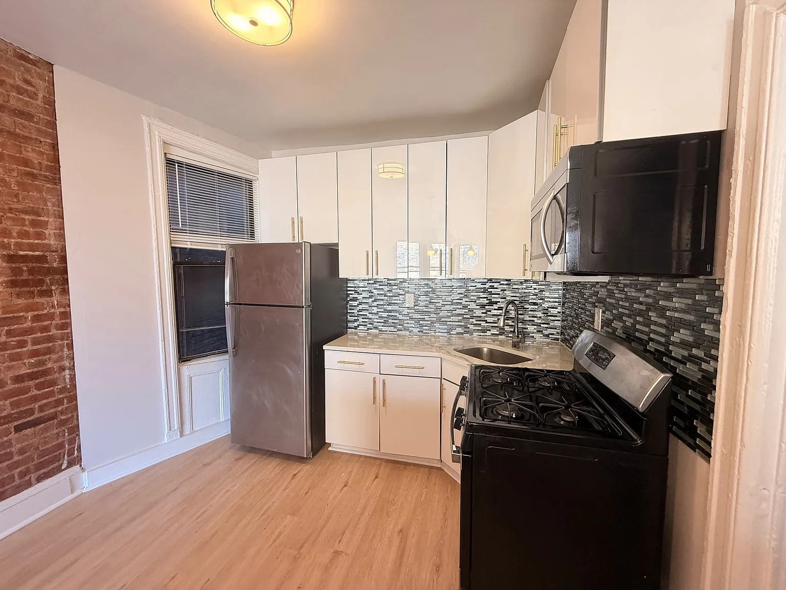 2 bed, 700 sqft, $2,195 — Photo 1