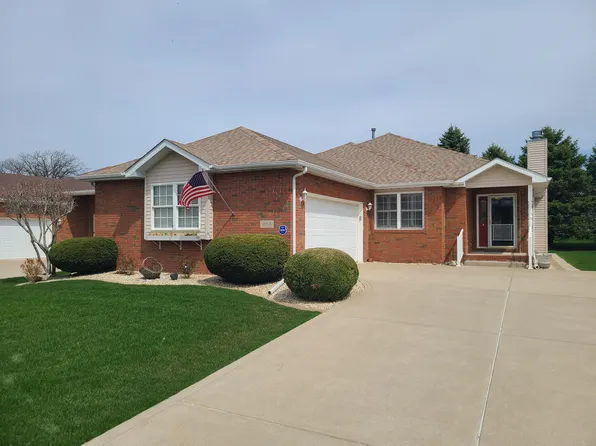 868 Clearwater Cv W, Crown Point, IN 46307