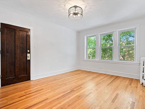 5th image of 2909 W Grace St #2