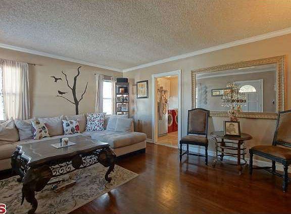 3rd image of 516 W Fairview Blvd