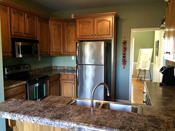 Kitchen w/Stainless Appl.