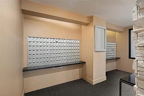 4th image of 800 E 8th St #9H