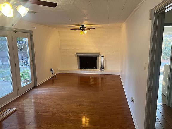 4th image of 1921 Denton Dr