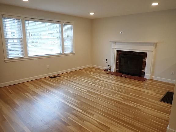 4th image of 50-52 Fuller St #1