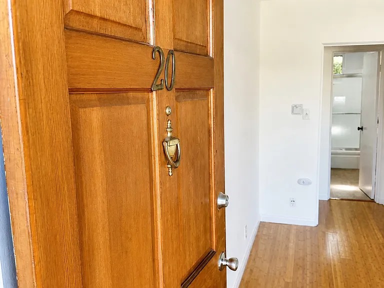1427 N Gardner St #19 — Photo 5