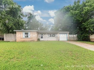 745 Oak Dr, Hurst, TX 76053