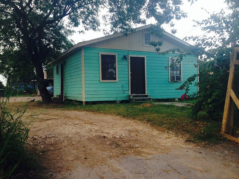 2nd image of 2410 Eduardo Ave