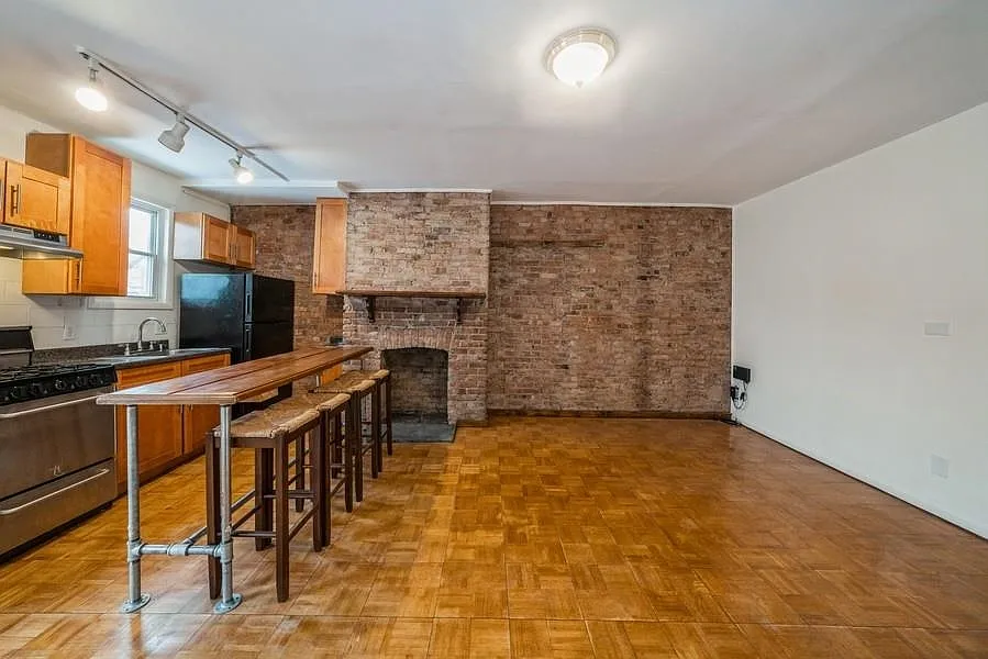 2 bed, 1.0 bath, $3,200 — Photo 3