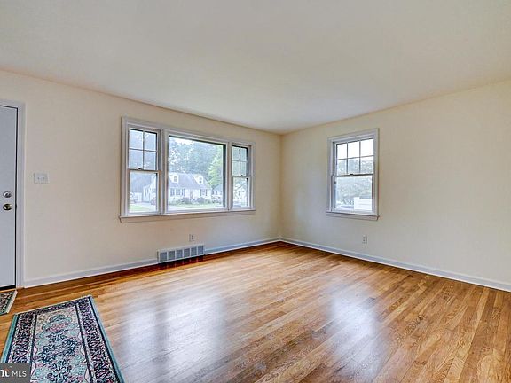 5th image of 708 Nathan Hale Ave