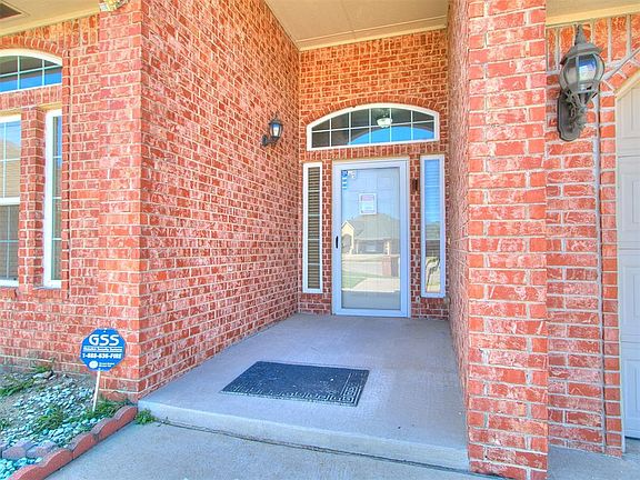 3rd image of 2820 SW 92nd Ct