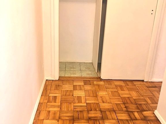 5th image of 2630 Kingsbridge Ter APT 1C