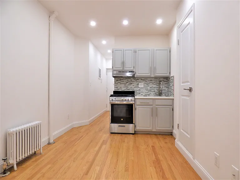 28 Leroy St #1 — Photo 4