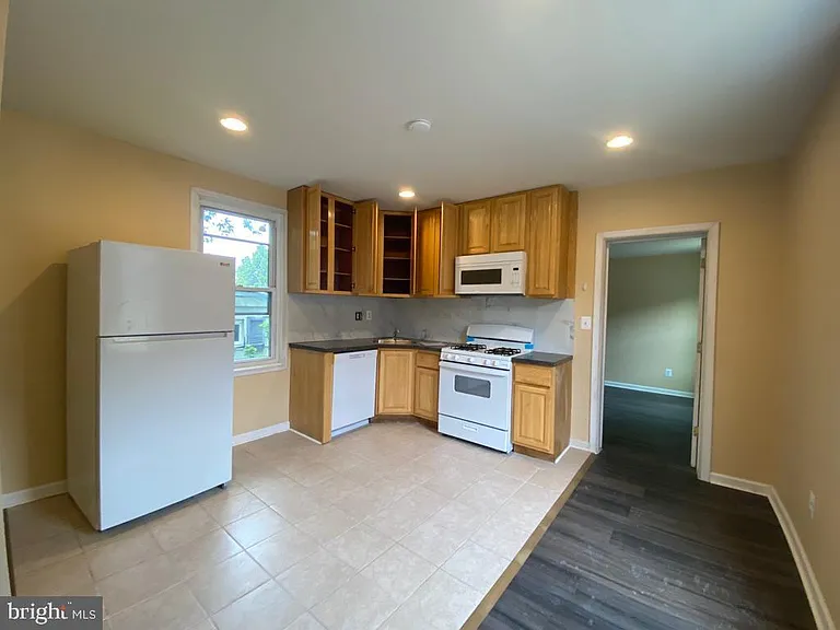 1633 Sexton St — Photo 2