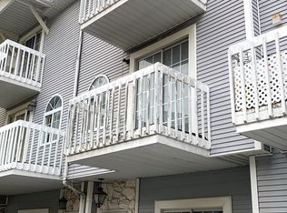 45A Country Dr E, Staten Island, NY 10314