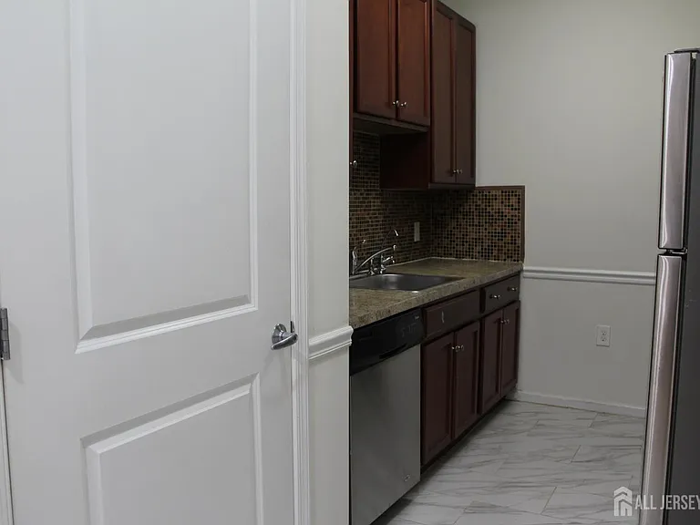 611 Doral Ct — Photo 15