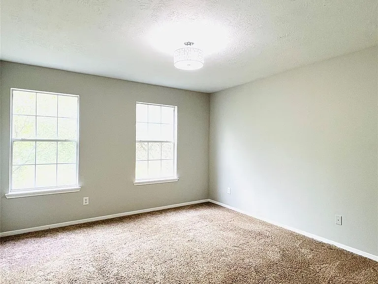 8426 Woodland Knoll Ln — Photo 25