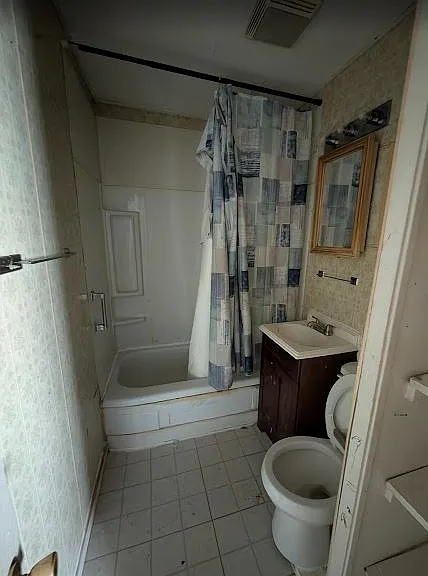 1006 E Behrends Ave — Photo 4