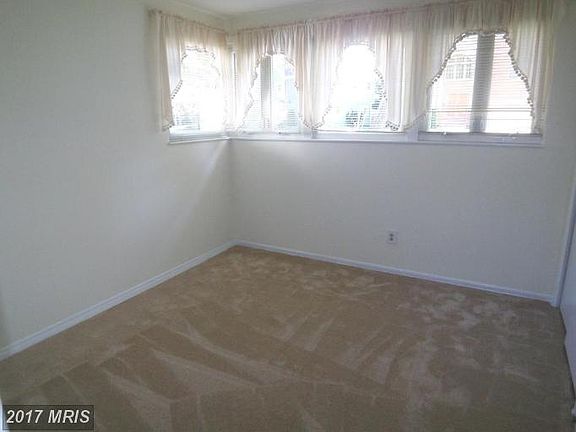 4th image of 9904 Parkwood Dr