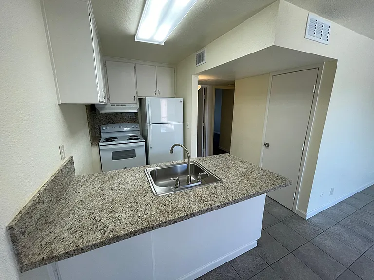 2067 E Shaw Ave #A TO P — Photo 6