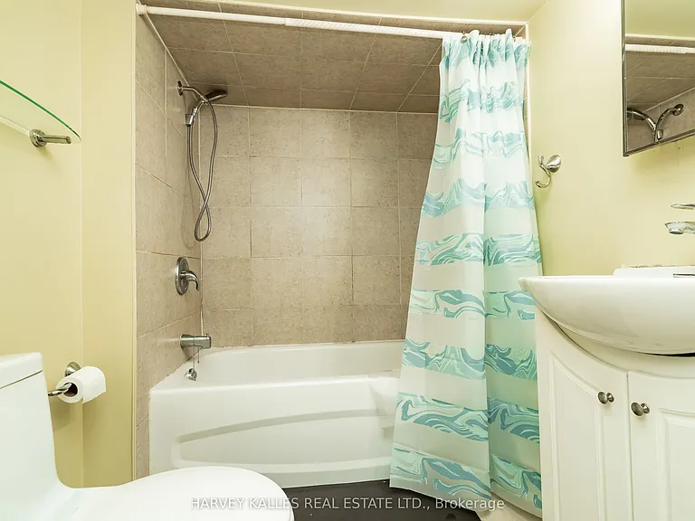 68 Nantucket Dr #BASEMENT — Photo 18