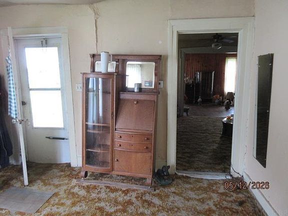 5th image of 216 W Grand St
