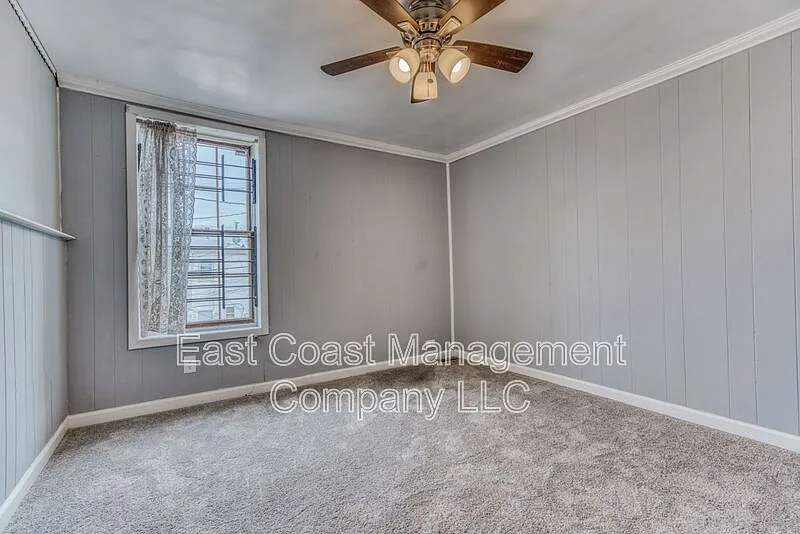 Building Photo - 1253 Sargeant St