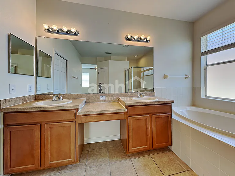 8638 Sandy Plains Dr — Photo 9