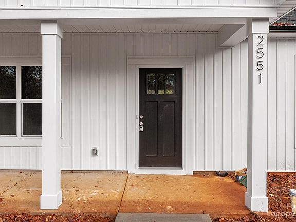 5th image of 2551 Joyce St