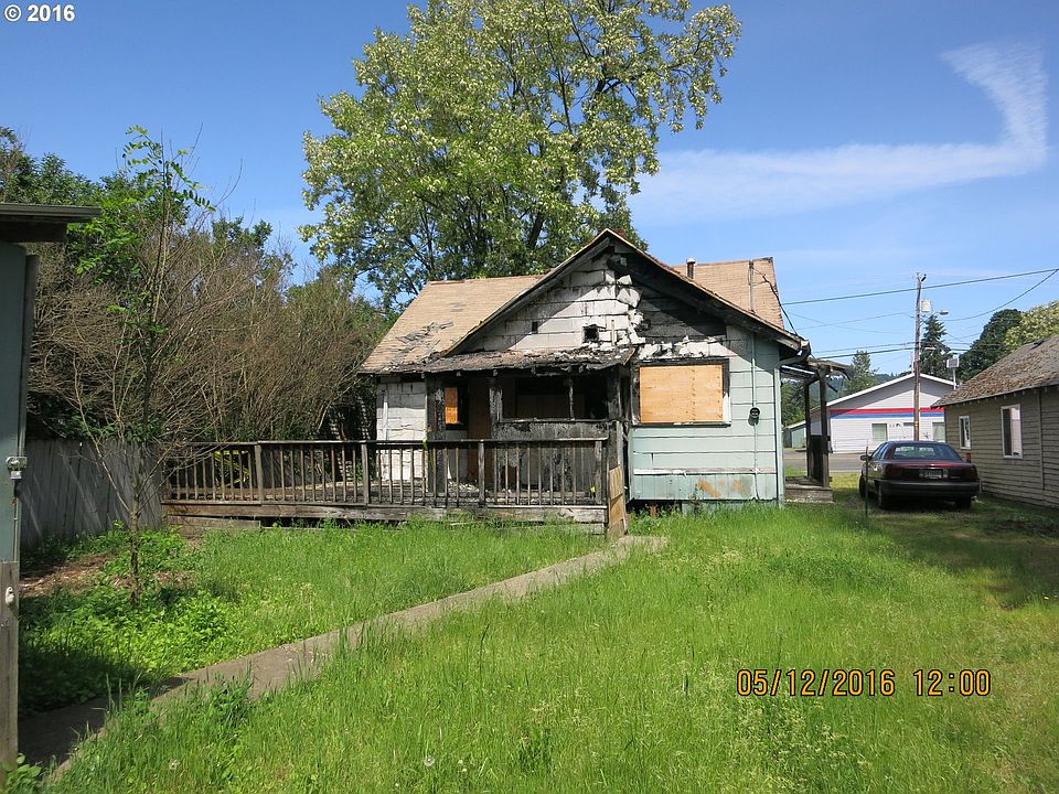 2nd image of 2219 Main St