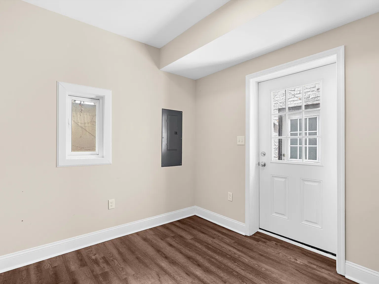 3 bed, 2.5 bath, 1643 sqft, $3,000 — Photo 2