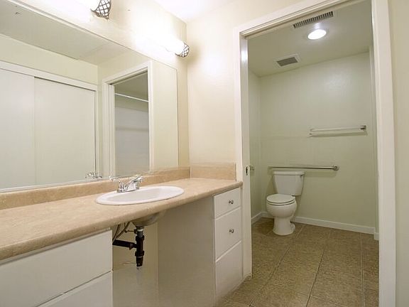 4th image of 951 N Crescent Ave APT D