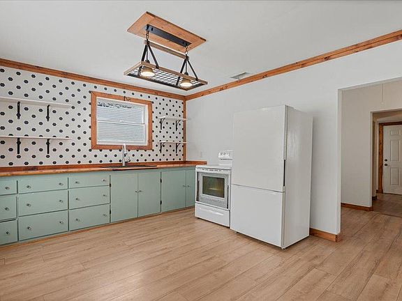 3rd image of 604 Atlantic Ave N