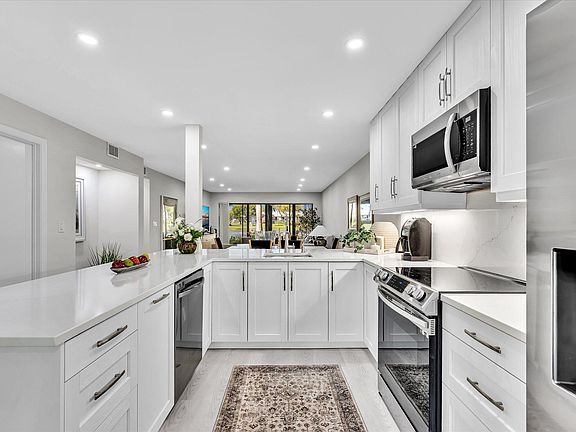 3rd image of 5056 Oakhill Lane #815