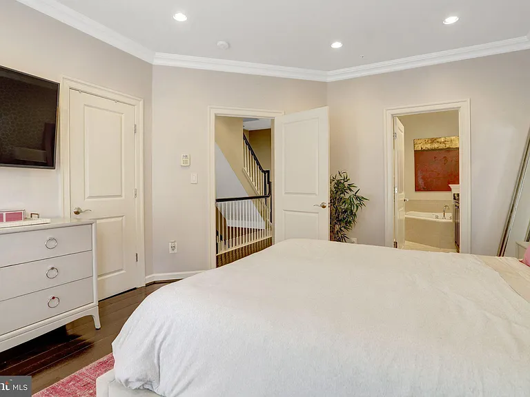 422 Pendleton St — Photo 20