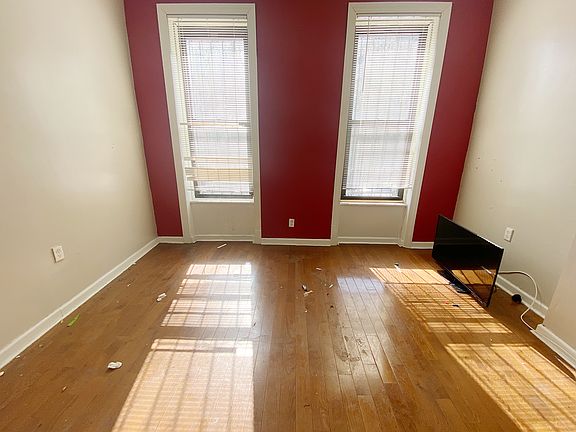 3rd image of 121A Hull St #1