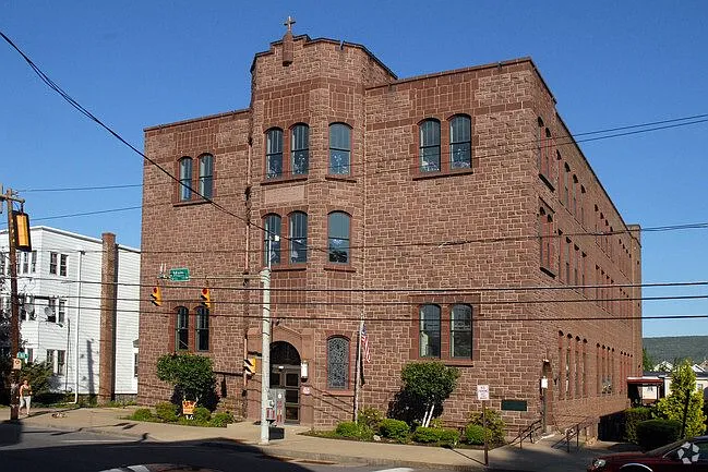 419 N Main St