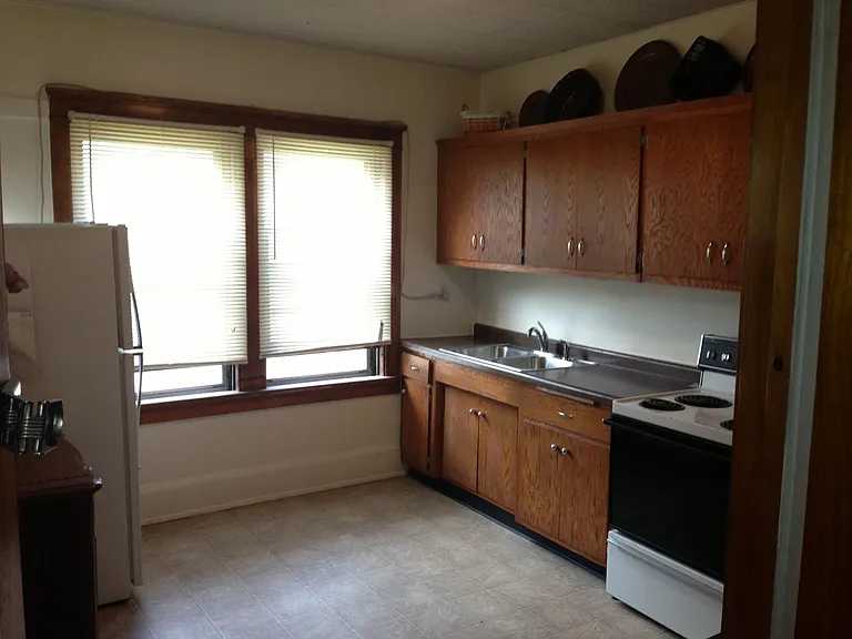 3302 N Oakland Ave — Photo 8