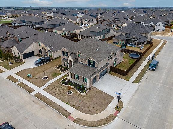 2nd image of 302 Airlene Ln