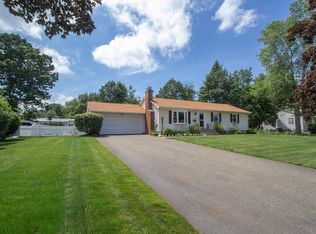 88 Meadowlark Dr, Longmeadow, MA 01106