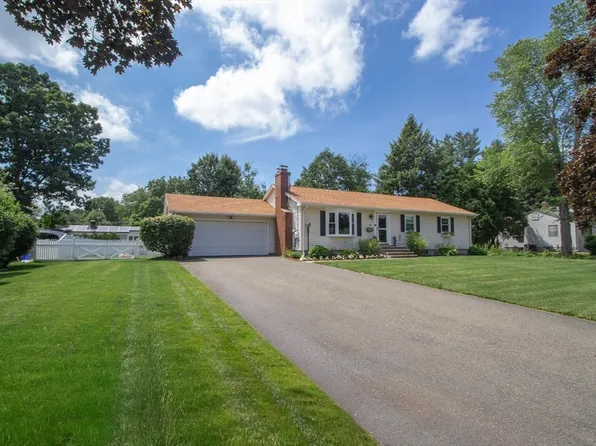 88 Meadowlark Dr, Longmeadow, MA 01106