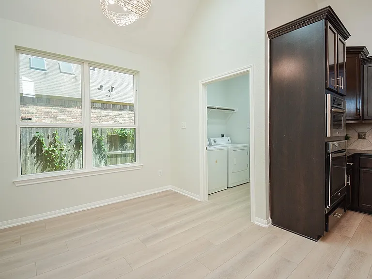 6403 Edinburgh Ct — Photo 12