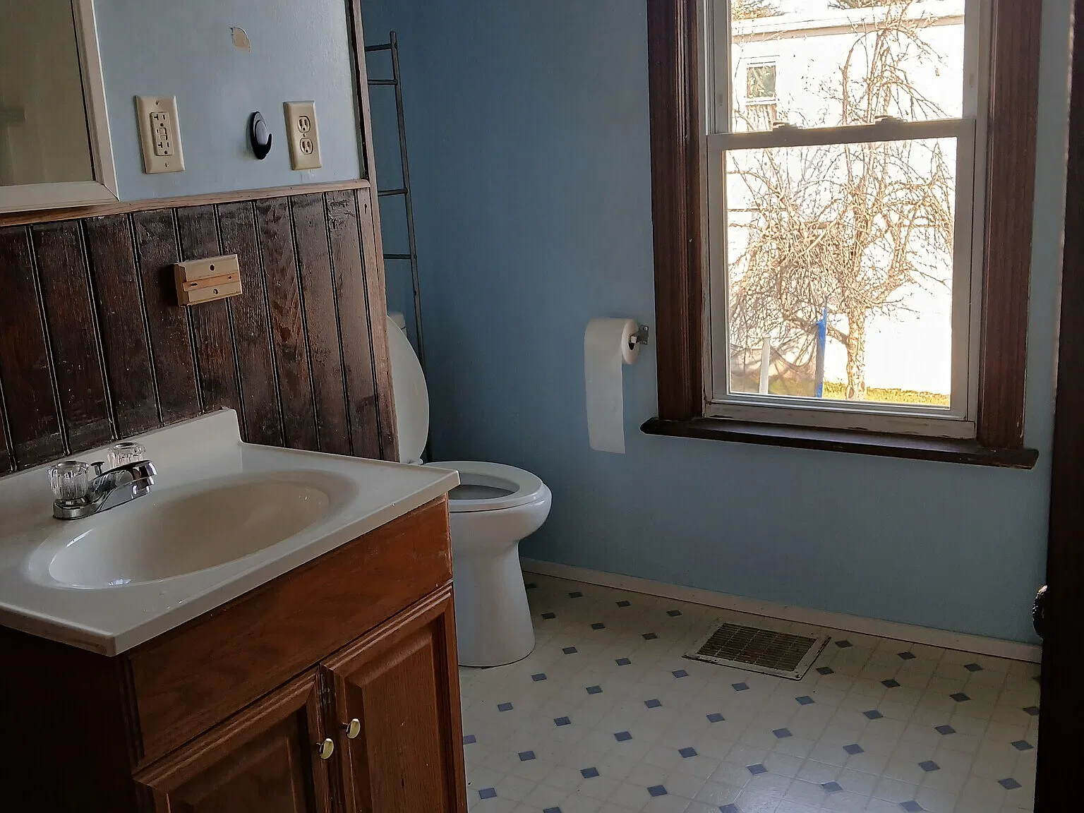 3 bed, 1306 sqft, $1,000 — Photo 2