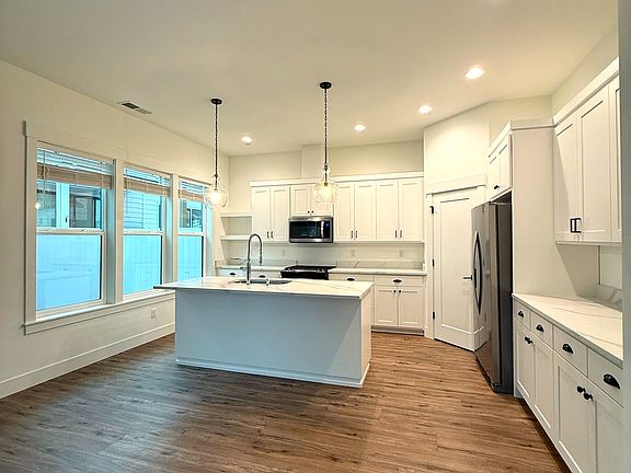 Kitchen (all appliances included)