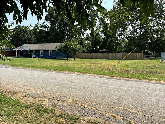 2nd image of 601 E Railroad St S