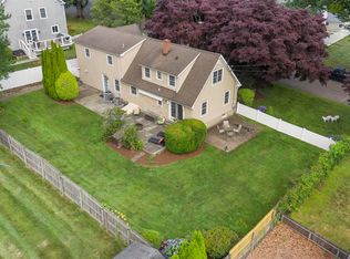 73 Fortuna Dr, Fairfield, CT 06824