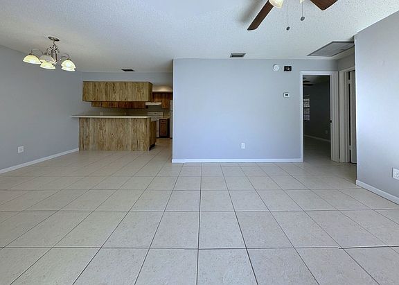 4th image of 3202 Bloomingdale Villas Ct #3208