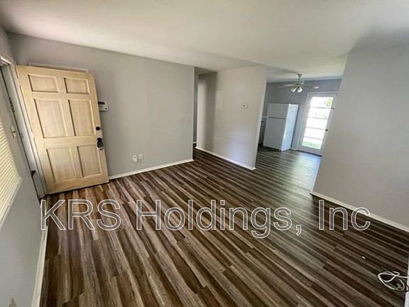 2nd image of 1301 Grimes Rd