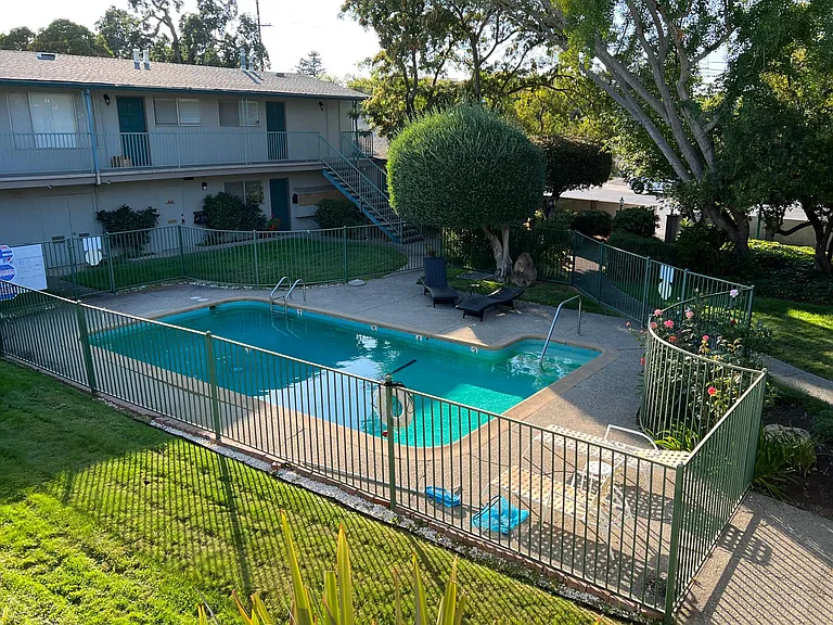 4129 El Camino Way #K — Photo 11