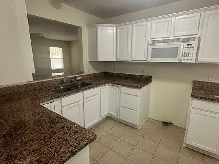 5138 Greenville Loop Rd #B — Photo 2